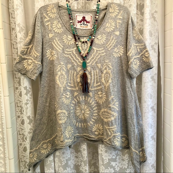 JOHNNY WAS * Soft Gray Embroidered Sharkbite Top - Picture 9 of 9